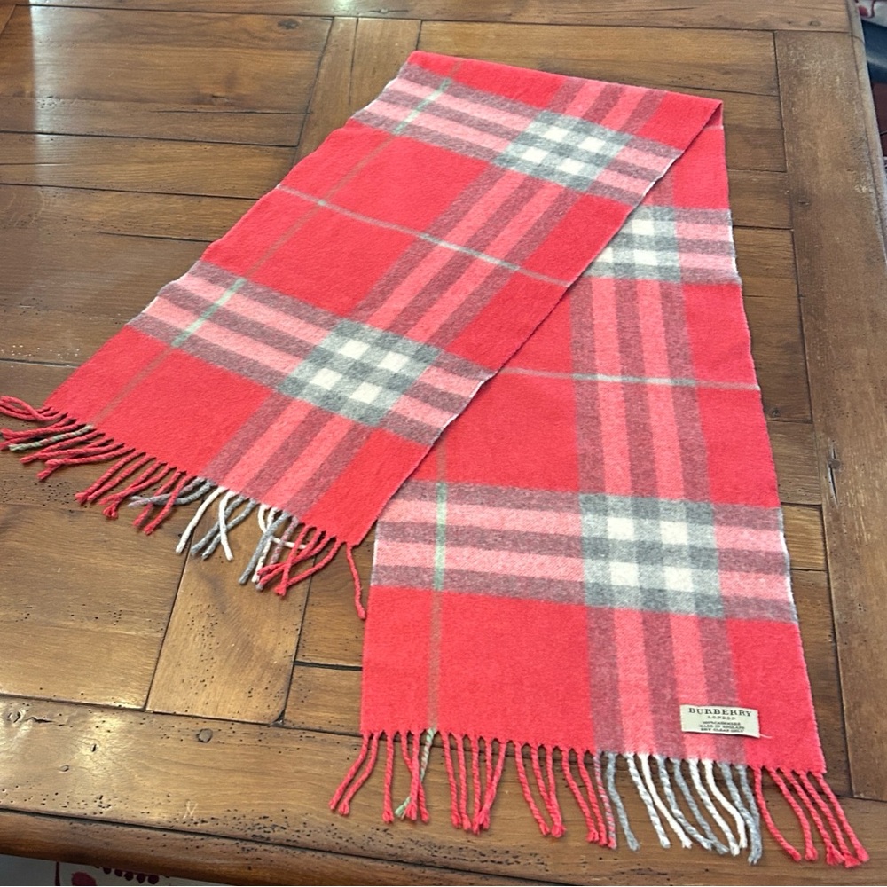Burberry London cashmere scarf
Pristine